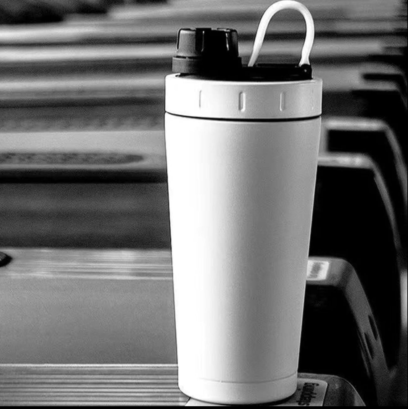 Customized Protein Shaker Bottle Stainless Steel Water Cup Double Wall Vacuum Insulated Bottle Leak Proof Sport Drinkware 20Oz